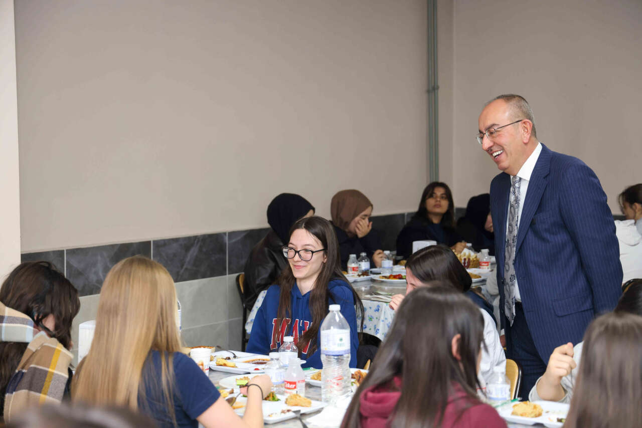 Meram’da klasik oldu! Fen liseliler yine hediyeleri kaptı 4